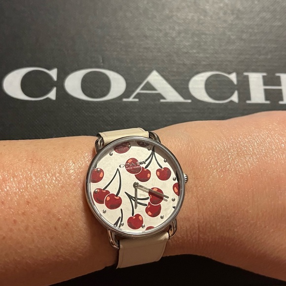 🍒 COACH  Elliot Women's 2H Quartz Watch - Calfskin Leather Strap. EUC 🍒 - Picture 6 of 8